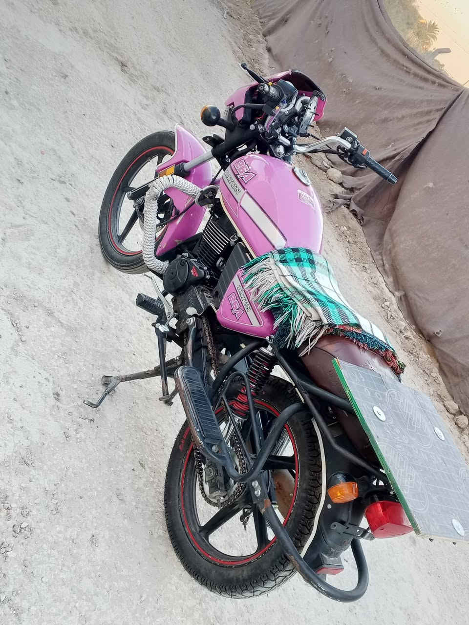 السلام عليكم ورحمه الله وبركاته دراجه ديوان موديل 23مرقمه كربلاء تحويل ثاني يوم دراجه مكينه 200سيسي شغله معدل يخبل  دلفري ما مشتغله لون مميز بنفسجي سويج سجينه سعر مليونين 50بيها مجال حك الجيه مكاني سكندريه الحصوه تصل بيك خير ودلل***********
***********
