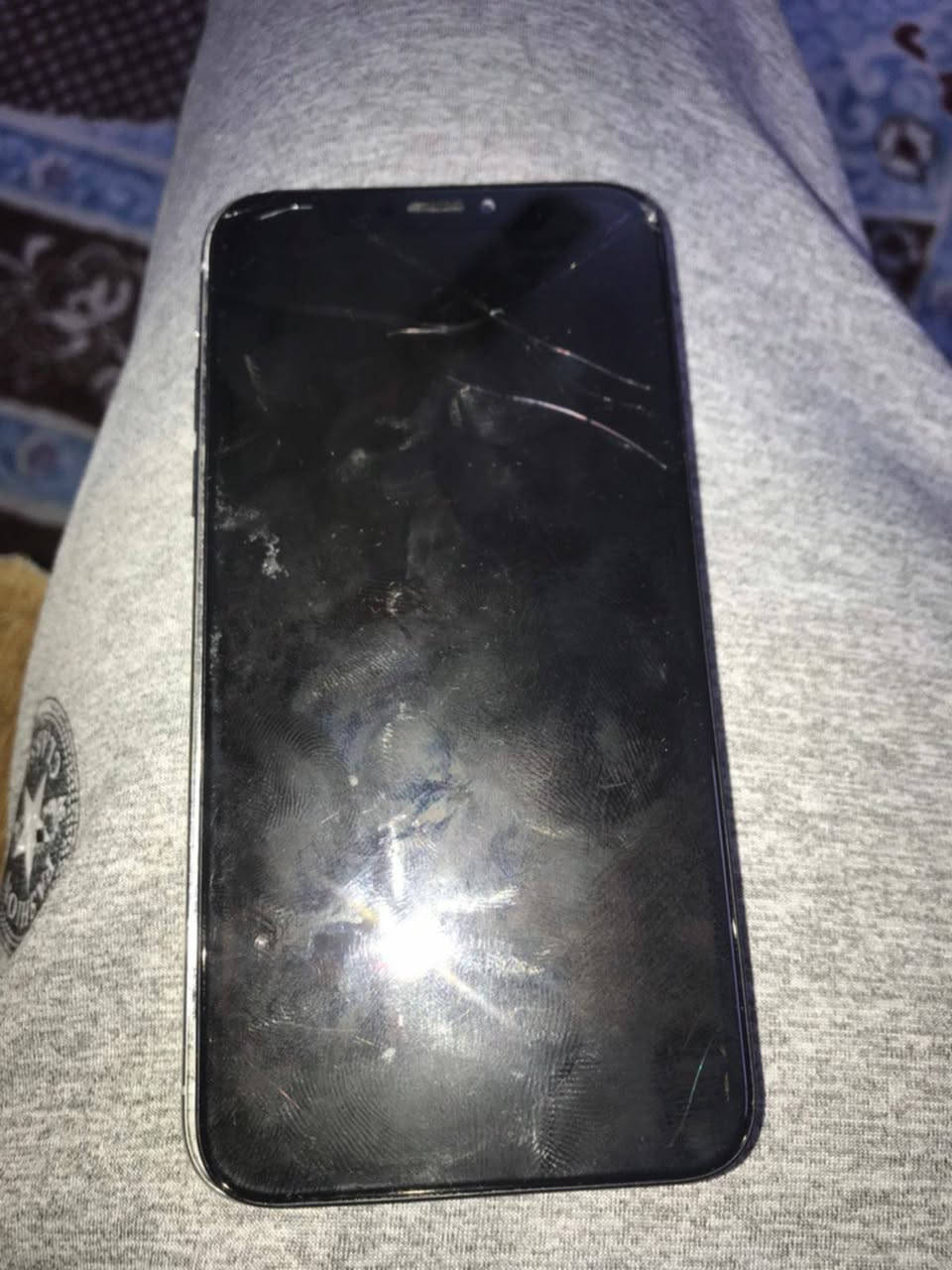 ايفون اكس عادي مكسور تفيد تفصيخ فقط فقط
٦٤ كيكه 
مقفول ايكلود اذا انته ابو موبايلات يفيدك بس تفصيخ الجسم كلها شغال 
مكاني كركوك ساحة الطيران فلكة الله واكبر ماعندي توصيل
*********** راسلني واتساب
