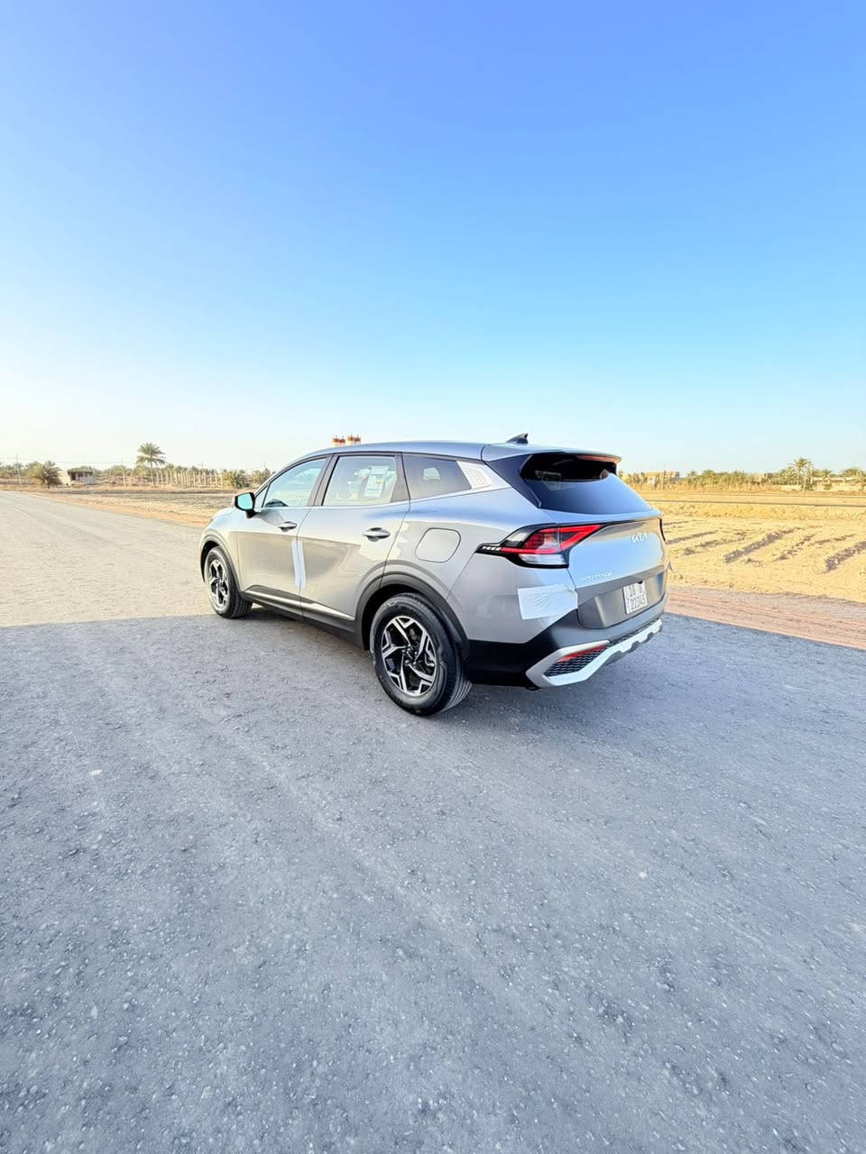 السلام عليكم

للبيع سبورتج 2023 حادثها مثل ماموضح بالصور بس الجنطة معدله ومصبوغة نفسيتها السيارة ليبل واحد اي ارباك مابيها حادث بسيط بسمي السيارة مواصفات باب ثاني بيها اصبعين بارد فقط السيارة جديدة معنى الكلمة 
العنوان بابل 
***********
