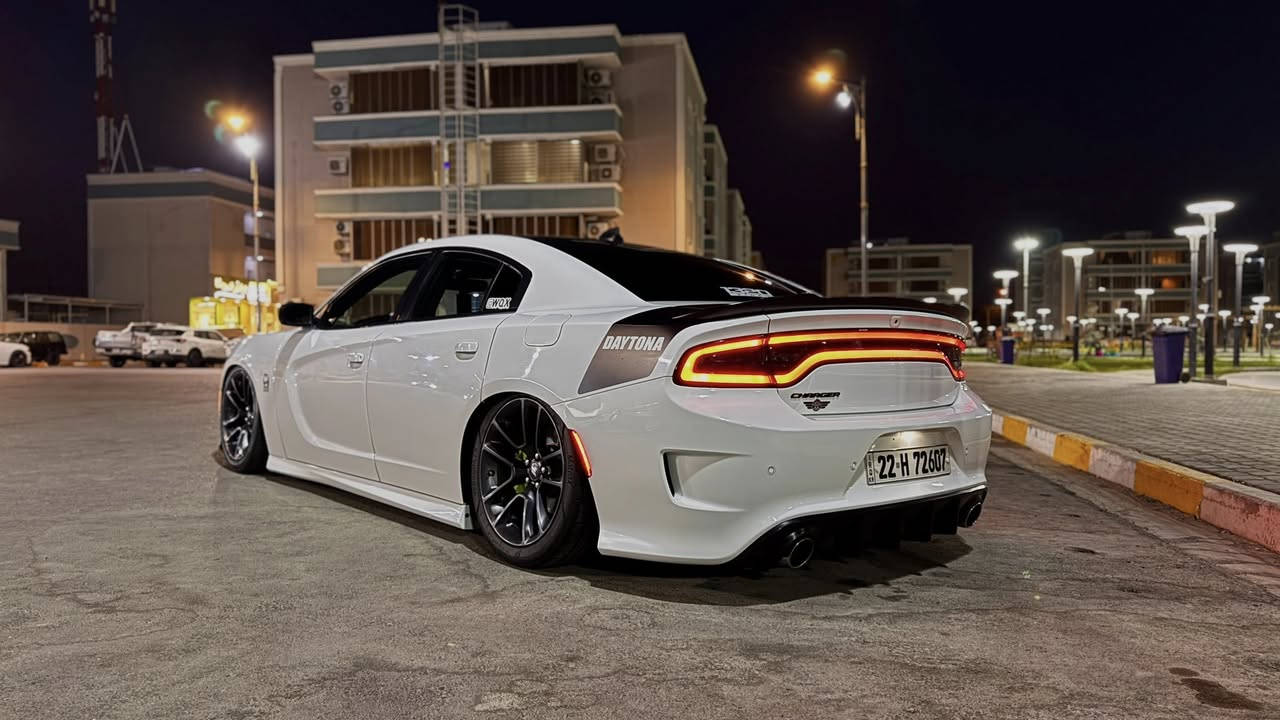 دوج جارجر دايتونا هيمي
الموديل ؛ 2021 وارد كندي 
العداد : 50؟الف mi
المحرك :هيمي 8سلندر 5700
اللون : ابيض ناصع ...
السيارة جديدة كفاله عامه 
ماعده بارده بجاملغ الايسر 
* كير محرك مكفول على بلاد الشركة . كله بشرط 
* ⁠الاظافات :
اكزوز موبر اسود بلادي نغمه رهيبة 
 • دركه RPM فورجد امريكيه (800$)
• جكات s2 plus (1700$)
• ⁠.........
• ⁠المواصفات: 
* القماره اسود بلادي
* كشنات كنتارة
* ⁠دشبول جلد خياط 
* سستم صوت الباين
* شوته موبر زركة مفتوحة بلادي
* تراي السيارة مخيف من ناحية السرعه والنعومة 
* تبريد بلادي 
* امكانية التحكم بوضعيات المقود كهربائي.
* ويل كروم قياس 20 أنج 
* ⁠طخم تاير جديد 
* مقاعد رياضية كنتاره ختم دايتونا
* ذاكرة لحفظ وضعيات الجلوس (ميموري). 
* المقاعد الأمامية تبريد وتدفئة
* المقاعد الخلفية تدفئة 
* شاشة كبيرة قياس 8.4 أنج اوپشنات SRT كاملة 
* تدفئة ستيرن . 
* تشغيل عن بعد 
* داخل لون مميز رصاصي مشطب يجي بالدايتونا فقط وبعض الاصدارات من شركة دودج
* كير شفتر بالستيرن .
* ⁠تحكم استيرن جهتين 
* ⁠دخول ذكي بدون مفتاح 
* تحكم ستيرن كهرباء 
* ⁠...........
مكان السياره :: البصره
السعر : 298$ بيها مجال بيع او مراوس
0783 594 9495
