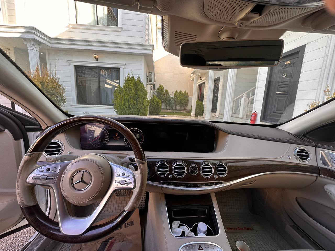 السلام عليكم 
للبيع 
S560 
موديل 19 وارد امريكي صور الحادث مرفقه 
السياره فول مواصفات 
كمرات 360 درجه حساس محيطى  
كشنات مساج بيبان شفط بردات كهربائيه 
فول السياره 
السياره جديده  
لاستفسار ***********
