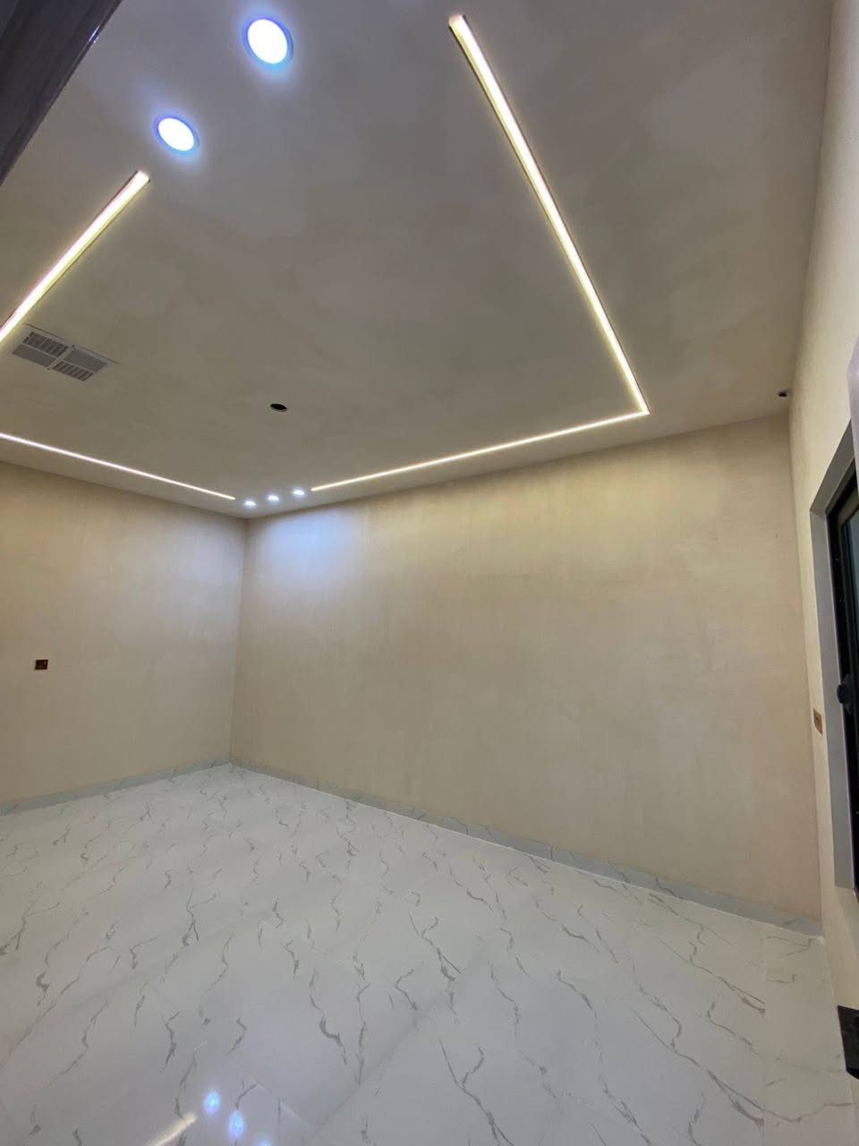 دار طابو طابقين بناء حديث للبيع
المساحة /١٠٠ متر واجهة ه أمتار
العنوان / كركوك حي العسكري مقابل دائرة كاتب العدل
السعر / ١٢٥ مليون مع المجال
للاتصال / ***********
