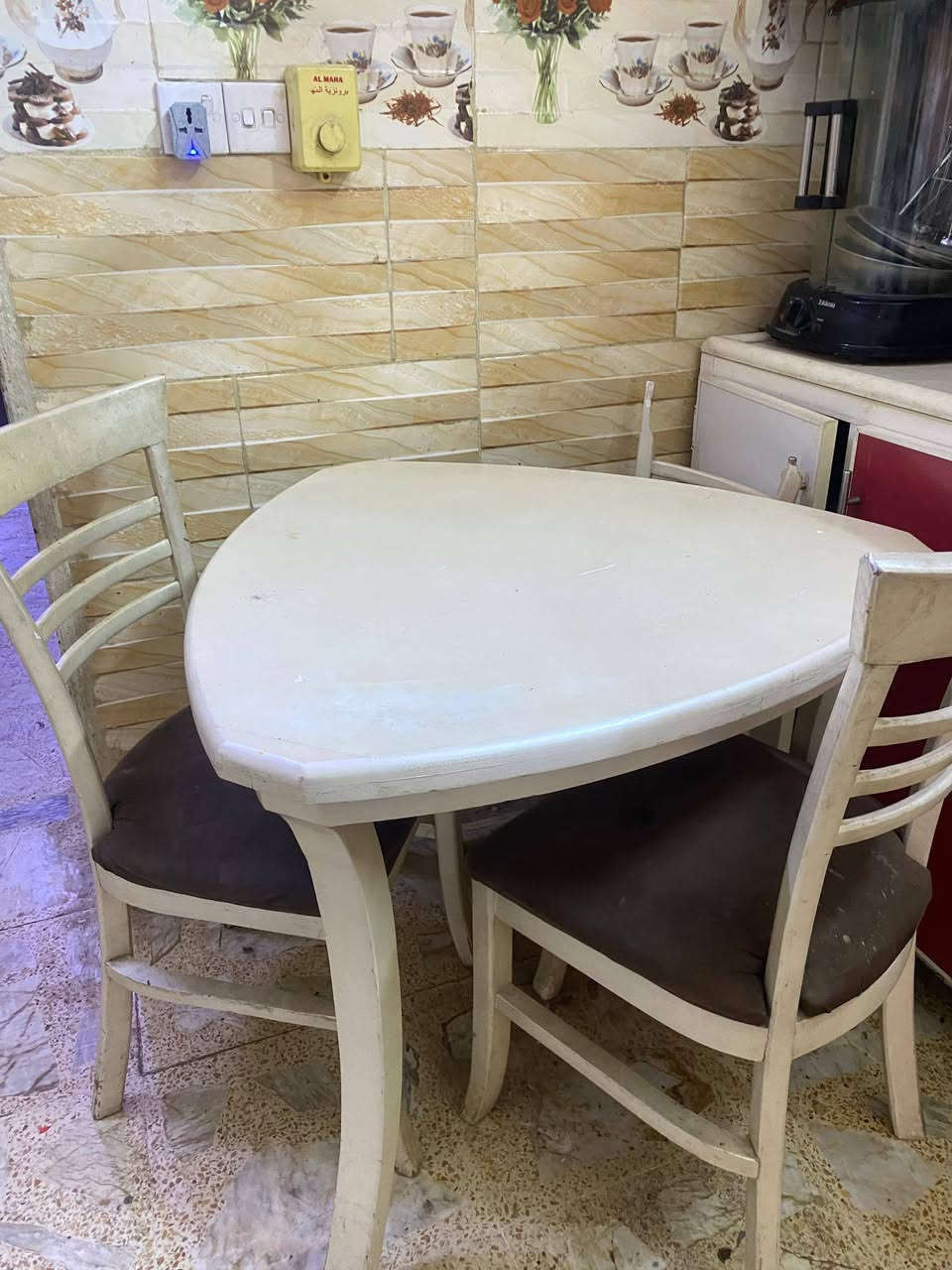 ***********
شراي يراسلني واتساب 
عنوان بغداد الشعب 
1-اوفن 
2-جهاز كليجه 
3-جهاز تحضير شاميه  
4_كابسه كليجه 
5-شوايه كهربائيه ارضيه 
6-شوايه كهربائيه تشتغل كهرباء وغاز  عاموديه (دجاج وكباب )
7-مكناسه كهربائيه 
8-دمبلصات وزن الواحد 12.5 كيلو هنه زوج 
9- ميز طعام
