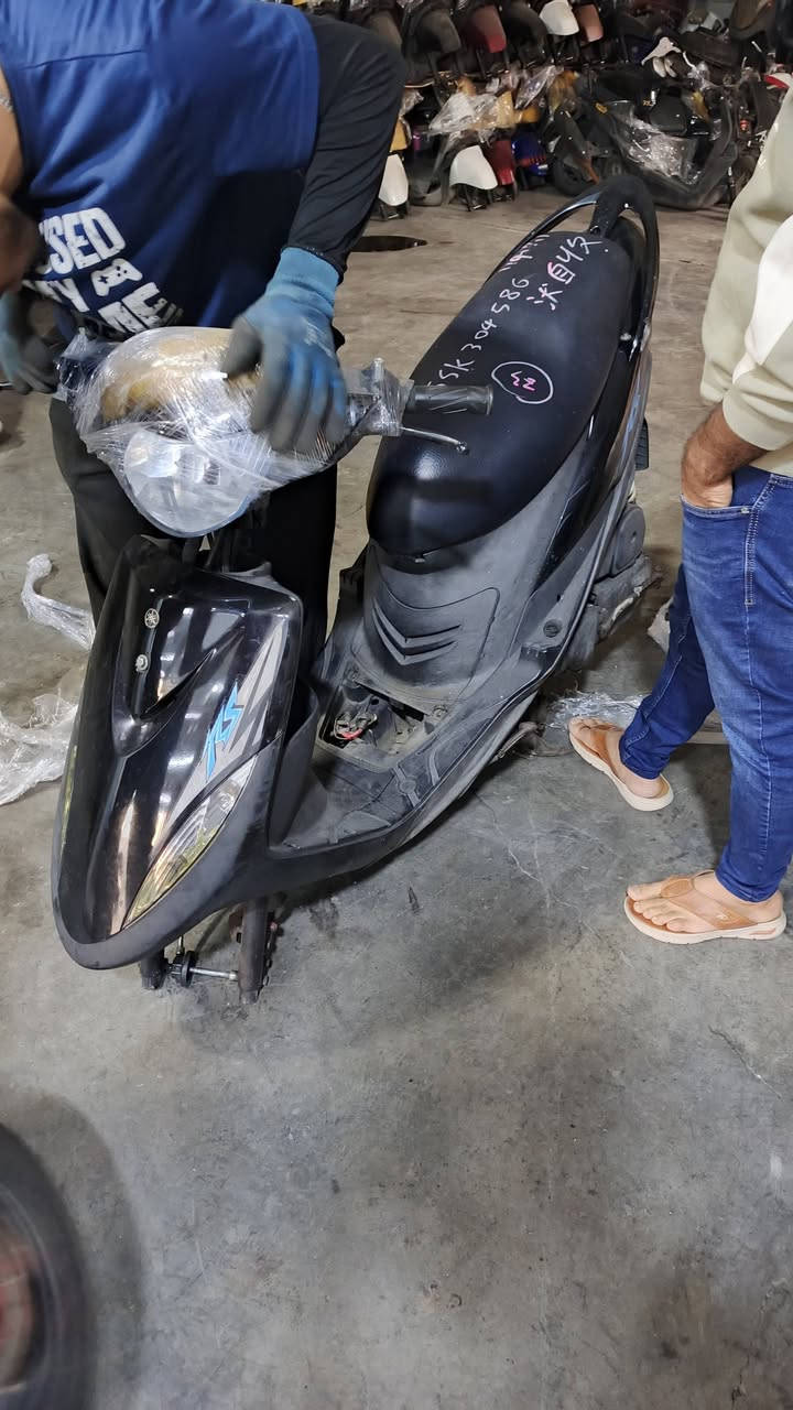 السلام عليكم  الحلال معروض للبيع ما مفتوح بيه برغي بلادي من طول لطول دهنه امزويل مال رمبة مو مال شارع  اوراق كاملة  ما صال له 5اشهر من نازلة من رمبة 900 بيه مجال حك الجية  .....  سبب البيع عاجبتني جبلي


**إذا كنت صاحب هذا الإعلان وتريد حذفه لأي سبب، رجاءا أرسل رسالة إلى الدعم الفني**