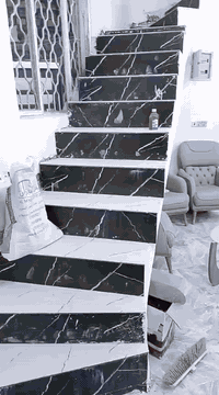 دار للبيع المساحه 100متر واحهيه 5نزال 20 طابو 
زراعي سند   25. البناء طابوق   السقف كونكريت مسلح مثل ماموضح بلفديو كامل غير مسكون حاليا بناء جديد قبل 10ايام طلع منه البنه السعر 70مليون وقابل للتفاوض استفسار هل الرقم ***********
