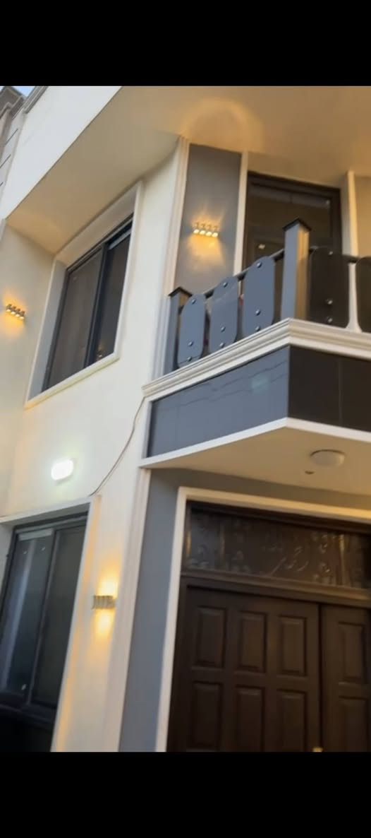 دار للبيع – البلديات /  قرب  بل فرع شارع الغسل
دار سكنية بناء حديث
تتكوّن من 5 غرف نوم، منها غرفتان سويت
المساحة 150
الواجهة: 7.5 
النزال: 20 
الطابو: طابو ملك صرف
📞 للاستفسار: يرجى التواصل على الخاص أو الاتصال واتساب فقط ***********
