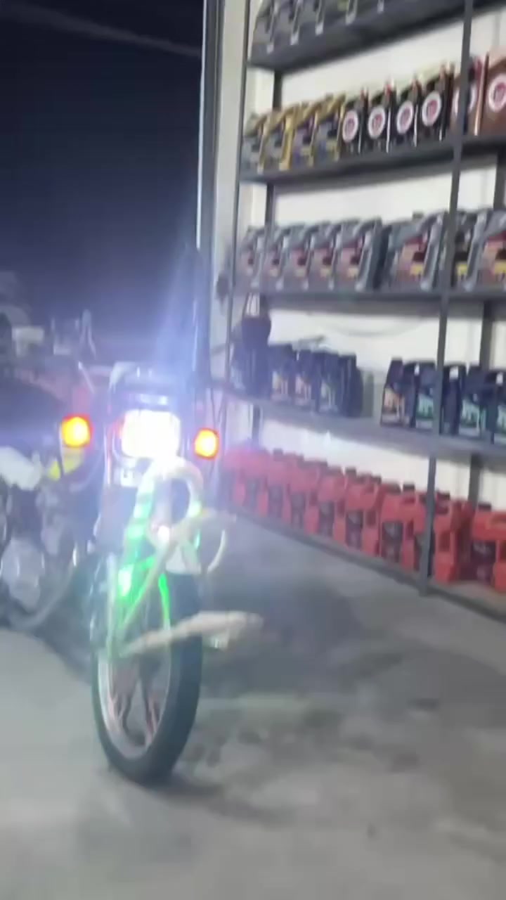 سلام عليكم دراجة ايراني سيفان موديل 22 مثل ما تشوف نضيفه وحلوه السعر خاص ***********
