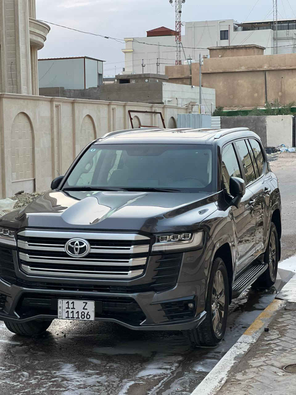 السلام عليكم     … لاندكروز gx.r  لون مميز رقم بغداد .. كفالة السيارة  2022 ماشية 29,000km فقط  فول مواصفات تبريد كشنات ، فتحة سقف، شاشات خلفية.. داخل بيجي
الموقع : البصرة 
بسعر مناسب 
***********،
