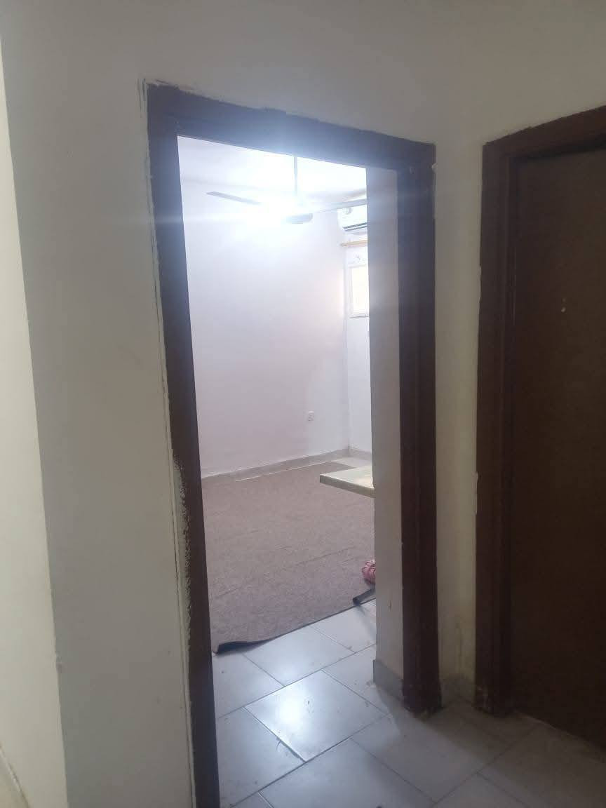 توجد شقه للبيع مجمع ام العصافير الشقق الجدد طابق ارضي فئةB معوقين مطلوبه ١٦ للسكان كل شهر سدد ٤٠ الف
تتكون الشقه من ٢غرف وستقبال وصاله ومطبخ ومخزن و3بلكونات وصحيات عدد2 شقه جدا نضيفه الكفيل يبقه بيها للاستفسار الاتصال على الرقم *********** بي واتساب
