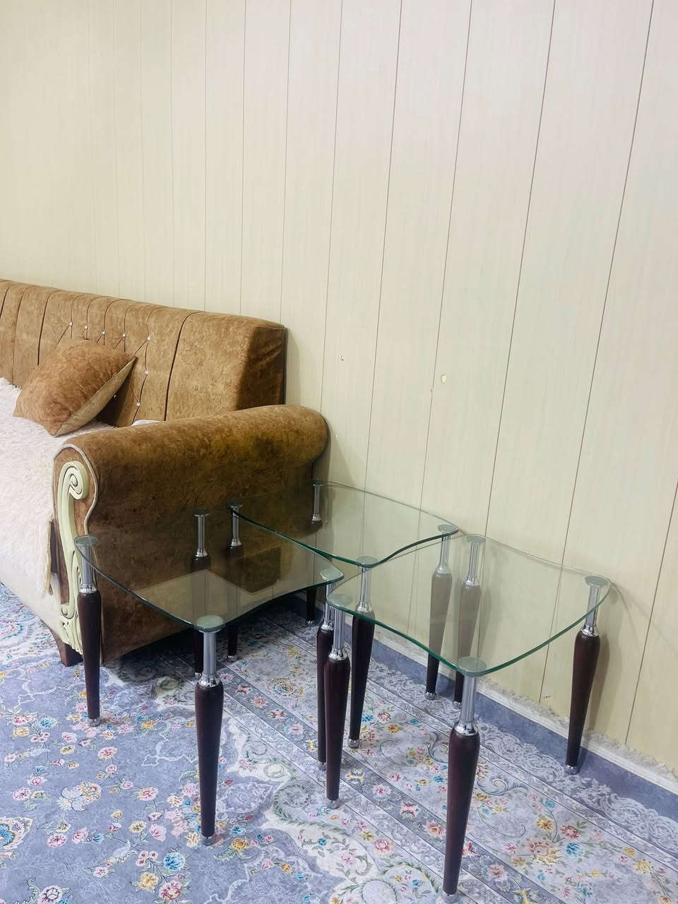 ئەم تاقمە قەنەفە بۆفرۆشتن شتێکی پاک و دەرەجەیەک..
ژ.م***********
