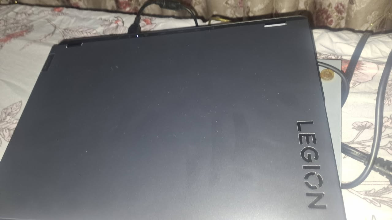 سلام عليكم
لابتوب لينفو ليجند برو 5 
مواصفاتها مثل ما بصورة 
كرت 4070 
ومعالج i7 13
رامات 16ddr5
وssd512 
ثنينهن قابلات للتطوير
شاشة 2k 165hz ips
بطاريتها بحالة الوكالة 

الابتوب جديده ما صارلها غير جم شهر يمي 
الابتوب بدون كارتون وياها شاحنتها الاصلية التجي وياها بكارتون 
السعر خاص او واتساب ***********
