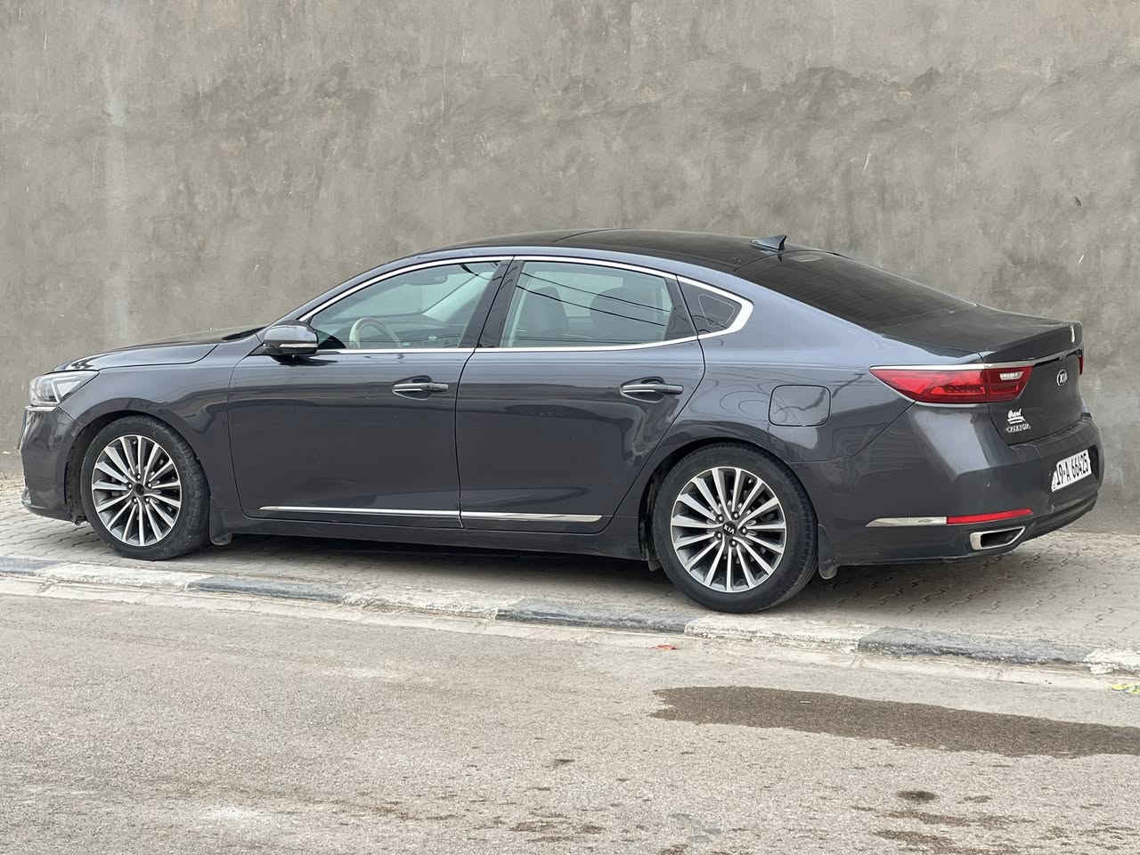 السلام عليكم 
كيا كادينزا وارد امريكي  موديل 2017  حادثها جاملغ وبنيد 
فووول مواصفات بعد معروفة مواصفات الكادينزا. رقم وهزة جديدة سنوية ل2028  مداور ثاني يوم  ماشية 63 الف.  كير ومكينة جدد   وتم تنزيل السعر. للبيع السريع من155 الى 148 ورقة مكاني بغداد المنطقة الخظراء  اي ستفسار  ***********
