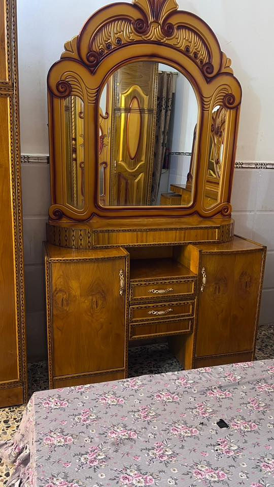 750غرفه اخشاب سته ملحق ضخمه اخت  جديده مال عرس زاويته كنتوريه مكاني بغداد الشعب حي بساتين وعندي توصيل ***********
