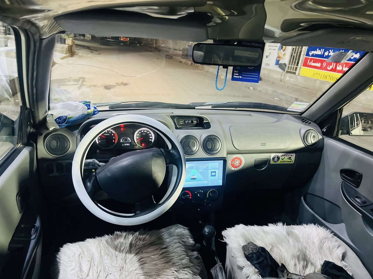 السلام عليكم سايبا. 2018سياره جديده تخم تاير جديد صدر قبل شهر بدلته سياره خيرمن الله ماناقصها شي  بيها الجاملغ الامامي جهت السايق زلغه ابو تكتك وصبغته وصورته موجوده بدون ضرر فقط صبغ السعر 53وبيها مجال 
مكان سياره مدينه الصدر الحبيبيه اتصال  ***********
