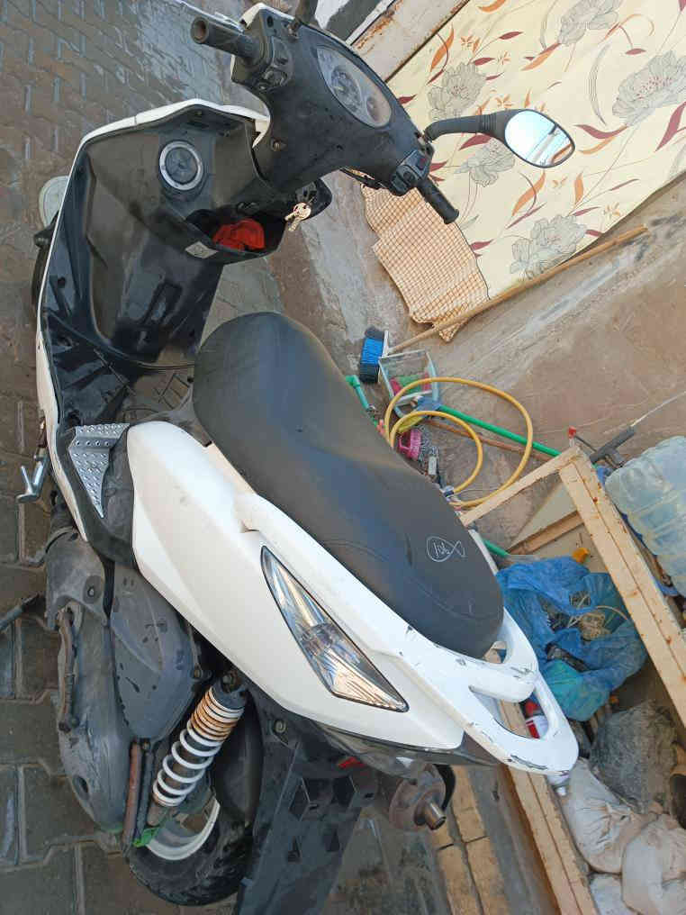 سلام عليكم دراجة ماكس ثعلب مزودة المحرك مالتهة محر رياضي وصالنصة رياضي مزودة نياكل دراجة صارلهة سبوعين طالعة من الوكيل ومكاتبتهة موجودة 
دراجة نهضة وشلعة تشك الكاع وهذا شرط 
دبل اشارة شغال
ولايتهة شغال 
الاشاير شغالة  
دراجة مال جنينان هاي 
السعر 950وبيهة مجال
***********
