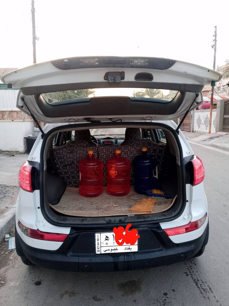 السلام عليكم 
سيارة للبيع  أسبورتج خليجي موديل 2014 مواصفاتة معروفة للجميع محرك 2000ماشية بية حادث من جهة الايمين وتبديل بنيد وطاك بية اربكات وضربة خفيفية على البارد بالصندوق وطخة مصلحة باب السايق من الاسفل وشخط فوك الباب الخلفي مصلح  محرك كير تمام تبريد شغال تمام كهربائياتة تمام صدرة تعبان شوية هاي نقوصاتة صور الحادث موجودة  السعر 140$وبية مجال 

للاتصال***********
