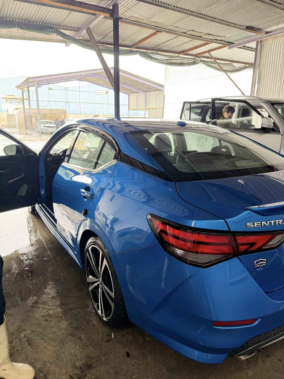 السلام عليكم 
نيسان سنترا 
2020 
فئة sr بلص اعلى شي 
ماشيه 42 mi 
ضررها جاملغ امامي وشويه من البوند وشويه من الباب 
بطانه جاملغ فقط بيها صبغ بدون لغد بدون شاصي  وبيها 
مكانتين بارد
كشن كهرباء وكشن حار ستيرن حار 
فول الفول واحد على واحد 
سعرها 125 وبيها مجال بسيط
مكاني موصل 
***********
