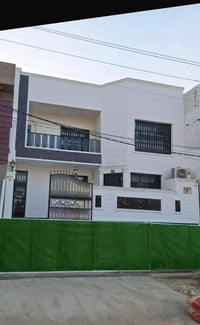 بيت درجه اولى بشارع مكتب الحيات يطل على شارع رئيسي المساحة ١٥٠ متر طاب...