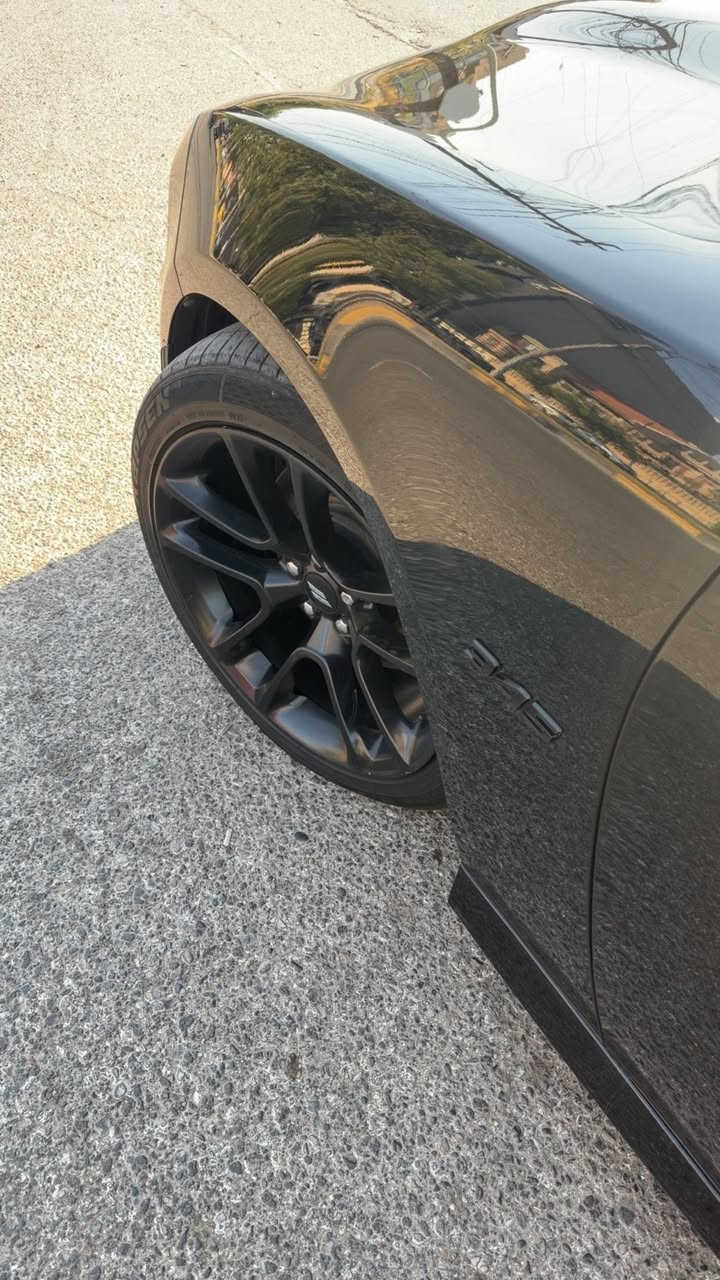 جارجر RT موديل 2023
محرك V8 5700cc
النداء الاخير  بلاك أدشن
الممشى ; 49,000 ميل

الموصفات
1 - سستم صوت الباين
2 - شاشة كبيرة + GPS
3 - كامرة خلفية وحساسات 
4 - تحكم استيرن
5 - شفتات استيرن 
6 - كشنات تدفئة

رقم دهوك سنوية وهزة اصدار 2026
والسيارة باسمي شرط التحويل

الضرر ربع جاملغ خلفي جهة السايق بدون دواخل و ايرباك

السعر (255)

 للاتصال : ***********
