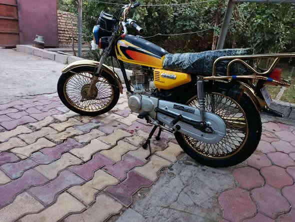 اسلام عليكم ورحمة الله 
اللبيع نامة برو 4كير 
نشاط فول 
محرك لاصرف 
ولا تبخير 
موطور نضيف
كهربائيات شغالة 
السعر، 360وبيها مجال 
يرهم مراوس 
مكاني بيجي قرية المزرعة 
هـــ***********
