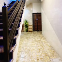 شقة للإيجار في الغدير 706 طابق ارضي خصخصة  تحتوي على صالة كبيرة وغرفتي...