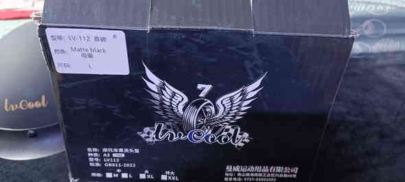 خوذه مع نظارات بهذا الشكل اللطيف
30 الف مع التوصيل 
*********** وات ساب
