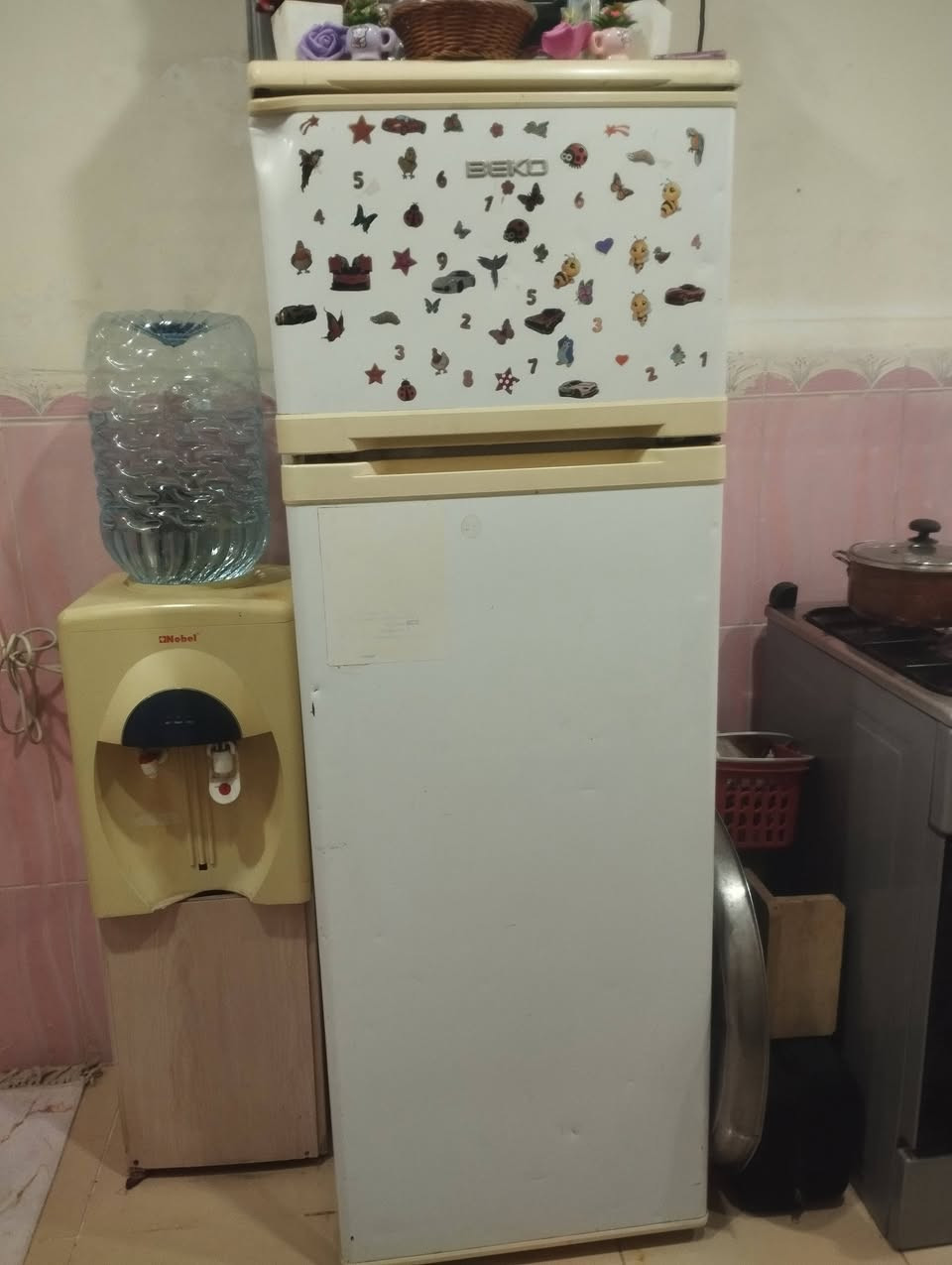 عفش بيت كامل للبيع عنوان اربيل منتكاوة شارع 100
للتواصل*********** واتساب
