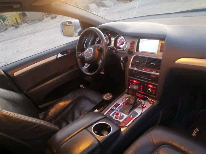 السلام عليكم شعندك Bm او مرسيدس للمراوس تفضل خاص.
Audi Q7 3.0 supercharge. 2014
رقم سليمانية باسمي السيارة وارد خليجي سردار.

سيارة متانة وسرعة. 7 نفرات.

كير اوتوماتيك 8 نمر 4x4 دفع رباعي.

بصمة تشغيل واقفال

قمارة بانوراما..

اضوية ترحيب عند الفتح

داخل جلد نظيف 100٪ ما مكشط

مرايات خارجية كهربائية

التبريد لاتسولف عنة.. يجرش 3 قطع

كشنات كهرباء أمامية..

اضوية داخلية كلها شغالة

اضوية خارجية كلها شغالة

مانع انزلاق ABS

تايرات جديدة قبل شهرين.

كامرة خلفية حساسات امامية وخلفية

حساس ماسحات أمامية.

الخرائط GPS

ميديا. راديو. SD كارت. بلوتوث. صوت السماعات جدا رائع.

وكالة او تحويل بشرط سنوية لل2029


**إذا كنت صاحب هذا الإعلان وتريد حذفه لأي سبب، رجاءا أرسل رسالة إلى الدعم الفني**