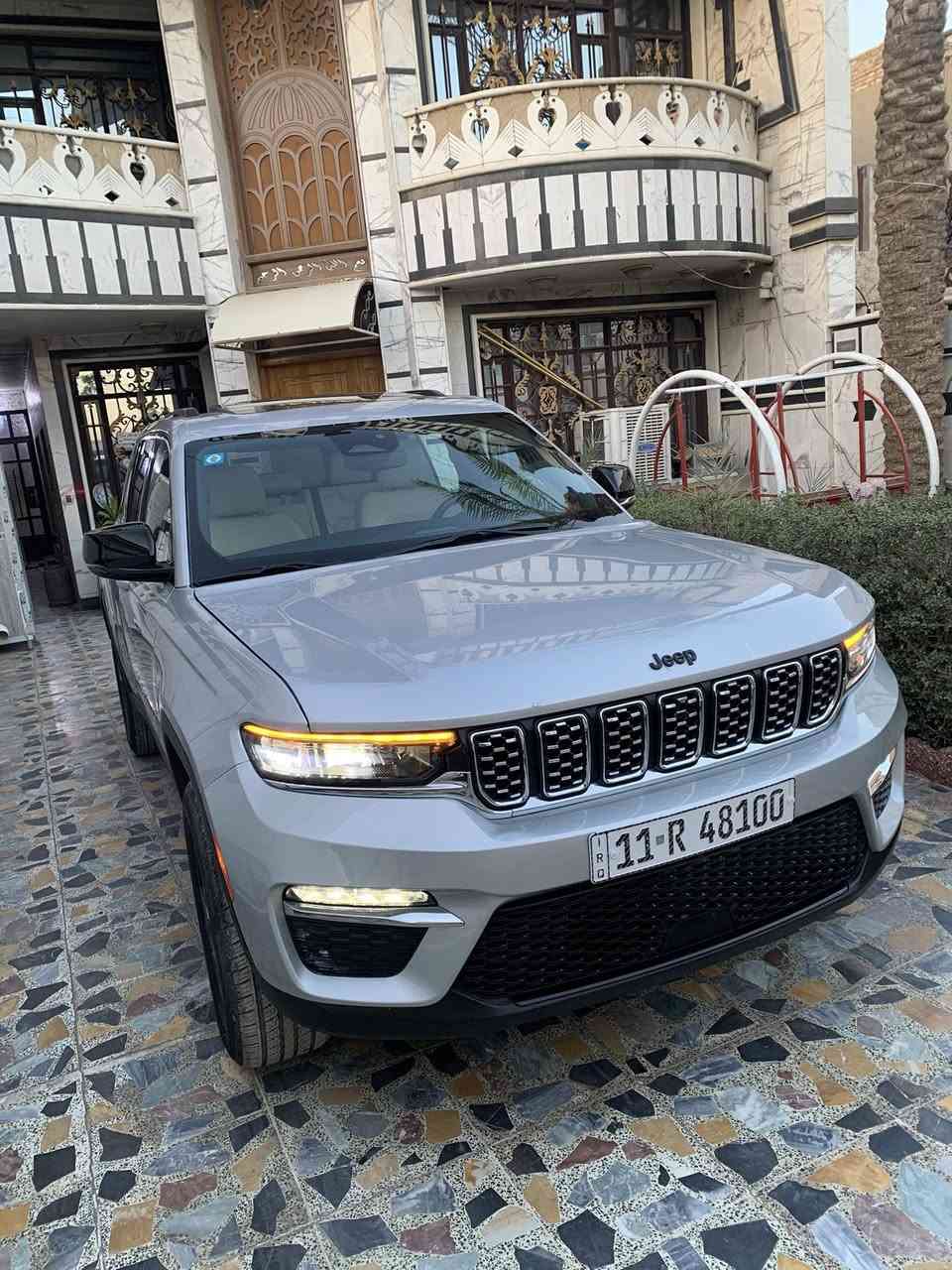 جيب كرانـد شيروكي 2024 
🚨دخول جديد مرقم بغداد مميز  بسمي 
  بانزين + هايبرد + شحن منزلي
المسافة المقطوعة:  32الف ميل

الضرر موضح بل صور ورقم شاصي هم بيها تبديل بنيد وبابتبن اليمنه اصليات نفس الوان صار بيها صبغ جملغ امامي يسره وجملغ خلفي يمنه فقط كلشي واضح بل منشور ايرباك برده فقط 

🚨 فول 1/1
 1شاشتين 
بانوراما طكتين
2. بصمة
داخل اوف وايت 
سستم صوت Alpine
3. تشغيل عن بعد  

5. كشنات جلد

6. كشن السايق ميموري

7. كشنات كهرباء

8. صندوق كهرباء

9. حساسات خلفية مامي 

10.  3 قطع تبريد

11. اشاير بالمري

12. رادار أمامي

13. رادارات 360

14. ثلاث وضعيات قيادة

15.  نظام اختيار الباتري او بانزين

16. كير ماوس

17. نظام منحدرات

18. هيتـرات بالكشنات

19. ويل كب كروم

20. لايتات لد

21. بكلايت لد

22. كشافات

23. بصمة أبواب

فول مواصفات 1/1   
السعر 268$ورقه  
مكاني بغداد جديده الاتصال

‭0773 548 4352‬
