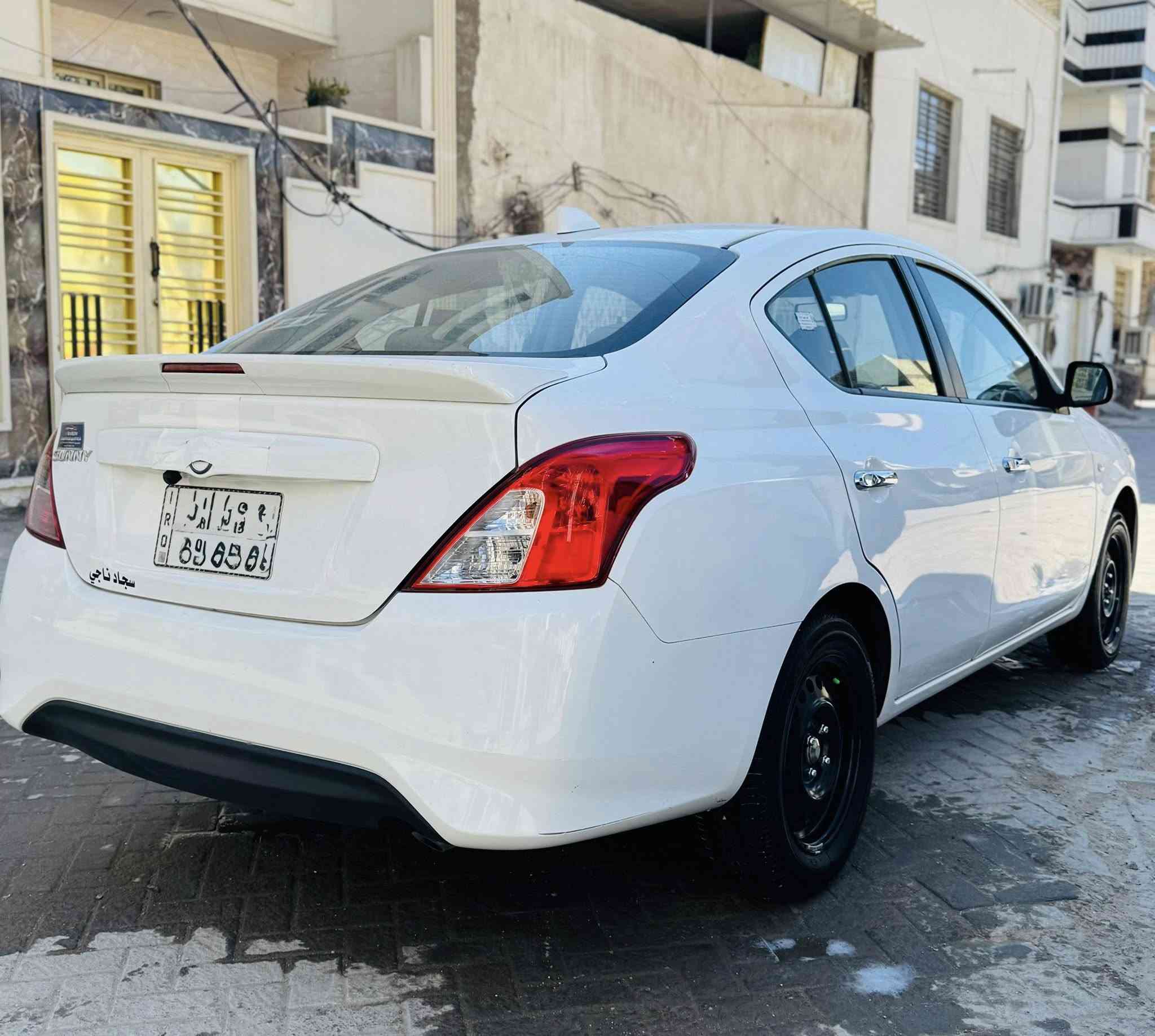 نيسان صني هندي ام ابليته زركه ضمان شركة السور مديل ٢٤ شاشة كامره خلفيه يدات نيكل دكم جام كهربائي ماشية ٢٠ الف رقم بغداد باسمي تحويل ثاني يوم بعدهي وضع شركة جديده واحلى من صور بيهه طخه صغيره مبينه بلصور وباقي كفاله عامه اسبير منازل جكها وكبات بعدهن بصندوك 
السعر ١٣٠$ وبيه مجال 
 مكاني بغداد ***********
