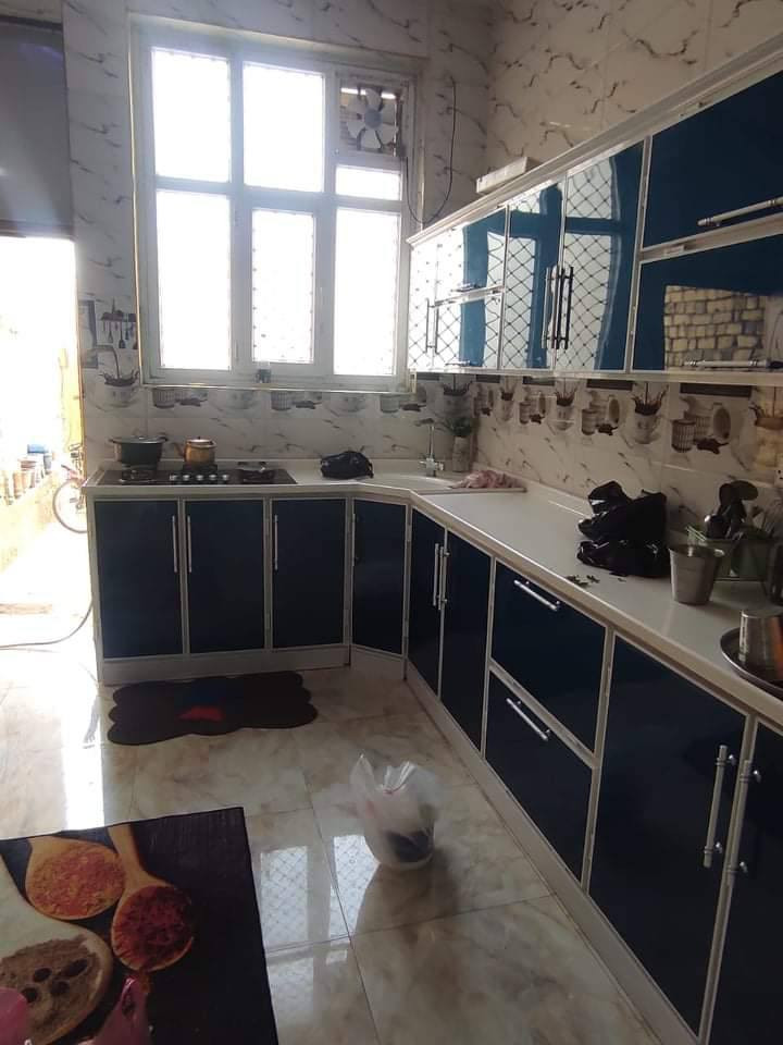 بيت بناء حديث للبيع وموقع مميز
 في حي الجامعه في شارع هدى سجاد 
 المساحه 200 الواجه 8 والنزال 25 ...4غرف نوم 2صاله. واستقبال وصحيات عدد3  ومطبخ وكراج 8..أمتار  للاستفسار الاتصال ***********
موجود وتساب ديوانية, القادسية
