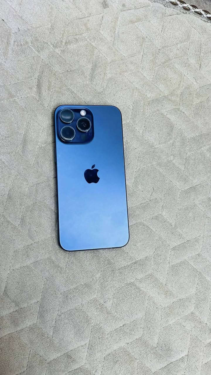 ايفون 15 برو ماكس لون النيلي ذاكره 256
مبدل فقط بطاريه ومشحونه 37 مره 
السعر 750 وبي مجال شي قليل
للاتصال ***********
