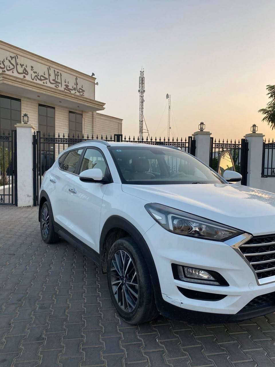 السلام عليكم
للبيع توسان ٢٠١٩ خليجي كلين أبيض 
رقم بغداد تحويل ثاني يوم بأسمي 
فول مواصفات 
مكفوله فقط اربع أصابع بارد بلجنطه ومتبين 
تبريد قطعتين
المواصفات 
بانوراما 
بصمه تشغيل و ابواب 
حساس خلفي 
كامره خلفي 
كشنات الاماميه كهرباء 
لايت خمس عدسات
لايت دوار ويه الستيرن 
شاشه أندرويد 
و بعد موصفات التوسان المعروفه
السعر ١٨٨ وبي مجال 
للتواصل الاتصال *********** 
العنوان تكريت
