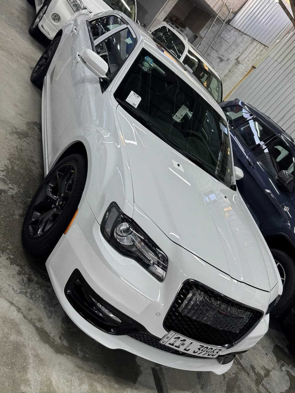 الموديل : 2023 . (خليجي) . 
العداد   :   ( 10.777 ) 
المحرك : V6 . 3.6L . 

السعــر ( 40 الف $ ) 
 

المواصفات :
* الواجهة الأمامية SRT. 
* پانوراما . 
* رادار مع مانع تصادم . 
* نقطة عمياء . 
* حساسات امامية . 
* مصابيح امامية زنون مع LED . 
* ويل قياس 20 أنج . 
* حساسات امامية .
* حساسات خلفية . 
* شاشه كبيرة مع نظام ملاحة نفكيشن GPS .
* سستم صوت الپاين مع سماعات بريميوم .
* مقصورة الركاب من الجلد الفاخر .  
* مقاعد أمامية كهربائية عدد 2 . 
* ذاكرة لحفظ وضعيات الجلوس (ميموري) . 
* مقاعد أمامية تبريد وتدفئة . 
* مقاعد خلفية تدفئة . 
* تشغيل عن بعد . 
* ستيرن كهربائي . 
* تدفئة ستيرن . 
* محدد سرعة . 
* تلفون بلوتوث . 
* كاميرا خلفية .
* مرايا متحسسة للاضاءة العالية .
* كير شفتات بالستيرن . 
* دخول ذكي (بصمة) .
 
بغداد تحويل مباشر 
مكان السيارة بغداد 
زيونه قرب ملعب الشعب 

تفاصيل اكثر ع خاص 🥇

التصال ***********
