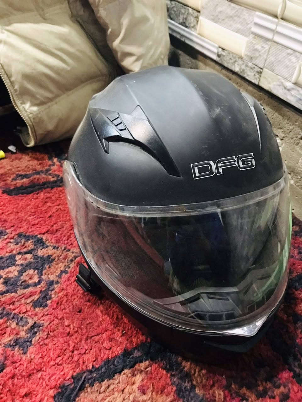 سلام عليكم خوذه مفوله للبيع وسماعه وياه شغاله ونضيفه فول مواصفات للبيع 70 الف شراي يراسلني واتساب فقط ***********
