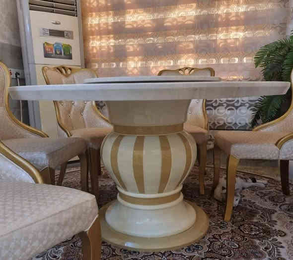 ميز طعام مرمر ثقيل جدا فخم جدا نظيف كلش ما بي اي ضرر. مرمر طبقتين ووياه كراسي عدد 6 .مشتريه من سما البيت بالكرادة المكان بغداد الكرخ ..توصيل ما عندي للاسف. سعر  الشراء مليون ونص وسعر البيع 850 الف  ..سبب البيع لان دا نشيل لغير بيت وما عندي مكان اله.***********
