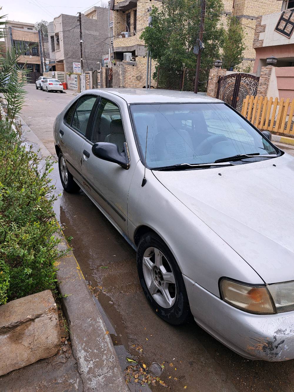 السلام عليكم 
نيسان موديل ٩٧ أيسر بلاد كير اوتوماتيك 
السيارة مسمكرة مابيهه خياسات
كير ومحرك خير من الله
السيارة بأسمي ومكانها بغداد حي التراث
السعر ٣٦ وبيهه مجال بسيط
***********