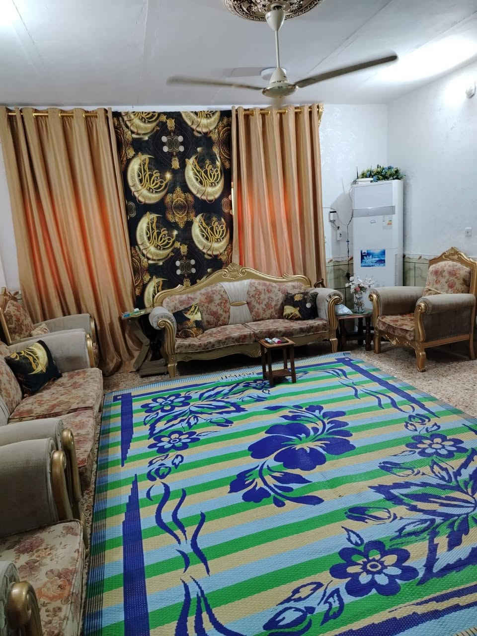 سلام عليكم
البيت البيع طابو صرف
مساحه ((200)) متر بناء نظيف كلش
العرضات خلف أسواق فطومة وقرب ساحه 
إلي بنص العرضات 
يحتوي على 
استقبال كبير
مطبخ كبير 
صاله كبيره 
غرفتين نوم 
مناور كبار 
صحيات داخليه 
صحيات خارجيه 
باقي تفاصيل وسعر اتصل برقم
أو أخذ سكرين وراسلني و بخدمتك
اتصل ((***********5)) ((***********)) اخوكم أبو عراق
ملاحظه البيت مطلوب عقاري 7 ملاين
