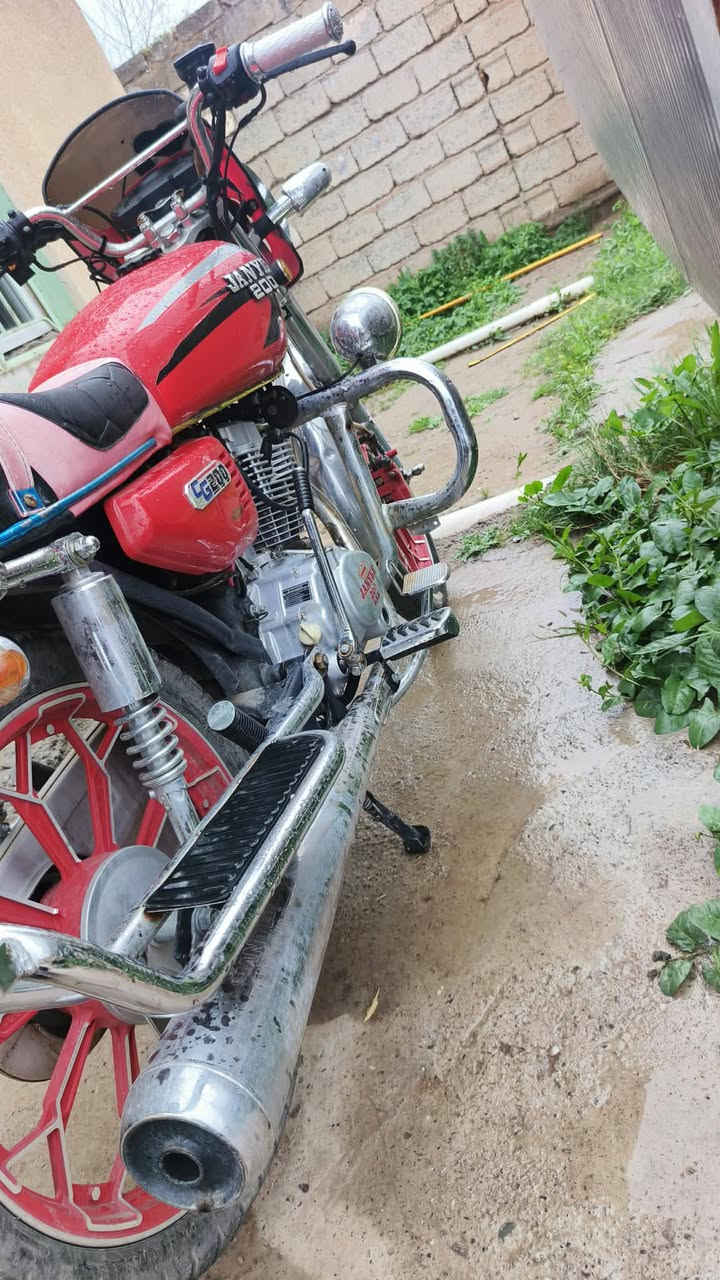 اسلام عليكم ورحمة الله وبركاته 

موطور جني كله ,2024
شغال كامل مكمل 
ما عايزه بس رحمه الله 
تشغيل عن بعد 
كهربائيات كله شغاله 
السعر,800 وبي مجال 
الاتصال ***********
