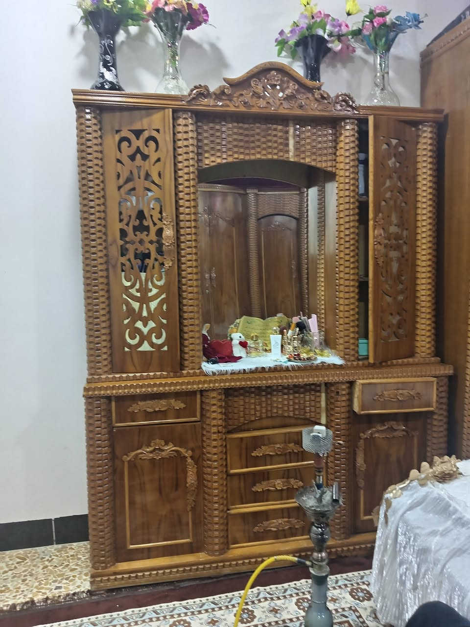 #غرفة للبيع سعر مليون 800  خشب ثقيل للبيع عنوان موصل للتواصل خاص ***********
