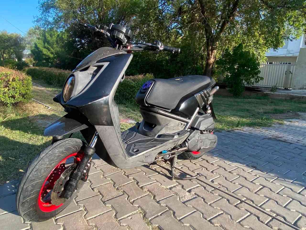 سلام عليكم سكنس جبلي
جديده ملحه الدراجه احله من الصور جديده مكفوله كفاله عامه جيب فيتر وفحص شلعه معدل كهربائيات كلها شغاله كيلو متر بانزين كله شغال 
بانزين محسن دهن امزويل 
بيها بوكه الياف اصلي بيها جاملغ امامي كاربون فايبر 
بك لايت الياف اصلي شغال قبق بانزين اصلي رياضي 
يدات اصلي رياضي 
ملقط مال واير بريك امامي رياضي اصلي 
دبلات خلفيه رياضي اصلي 
زعانف كاربون فايبر  
اوراق الدراجه كامله الدراجه رمبه اخذتها من الضلال 
السعر خاص مكاني  بغداد ساحة عدن او العطيفيه يم مطعم سالم دعبول  الخاص مفتوح 
واتساب هم مفتوح 
***********  
شباب بدون زحمه عليكم  
الميعرف بسعارهن ليطبلي خاص ولا يراسلني ابد 
 شرط الغراض المذكورات من الرمبه بيها  
بالحقيقه احله من الصور
