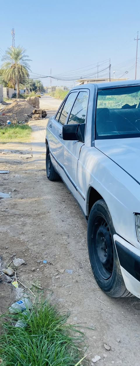 السلام عليكم
السعر ٢٧ $ ورقه وبيها مجال
مارسدس ١٩٠
 ١٩٩٠ رقم نجف باسمي 
سنوية منتهيه ب٢٠٢٤ 
مكان واسط الاحرار
***********
