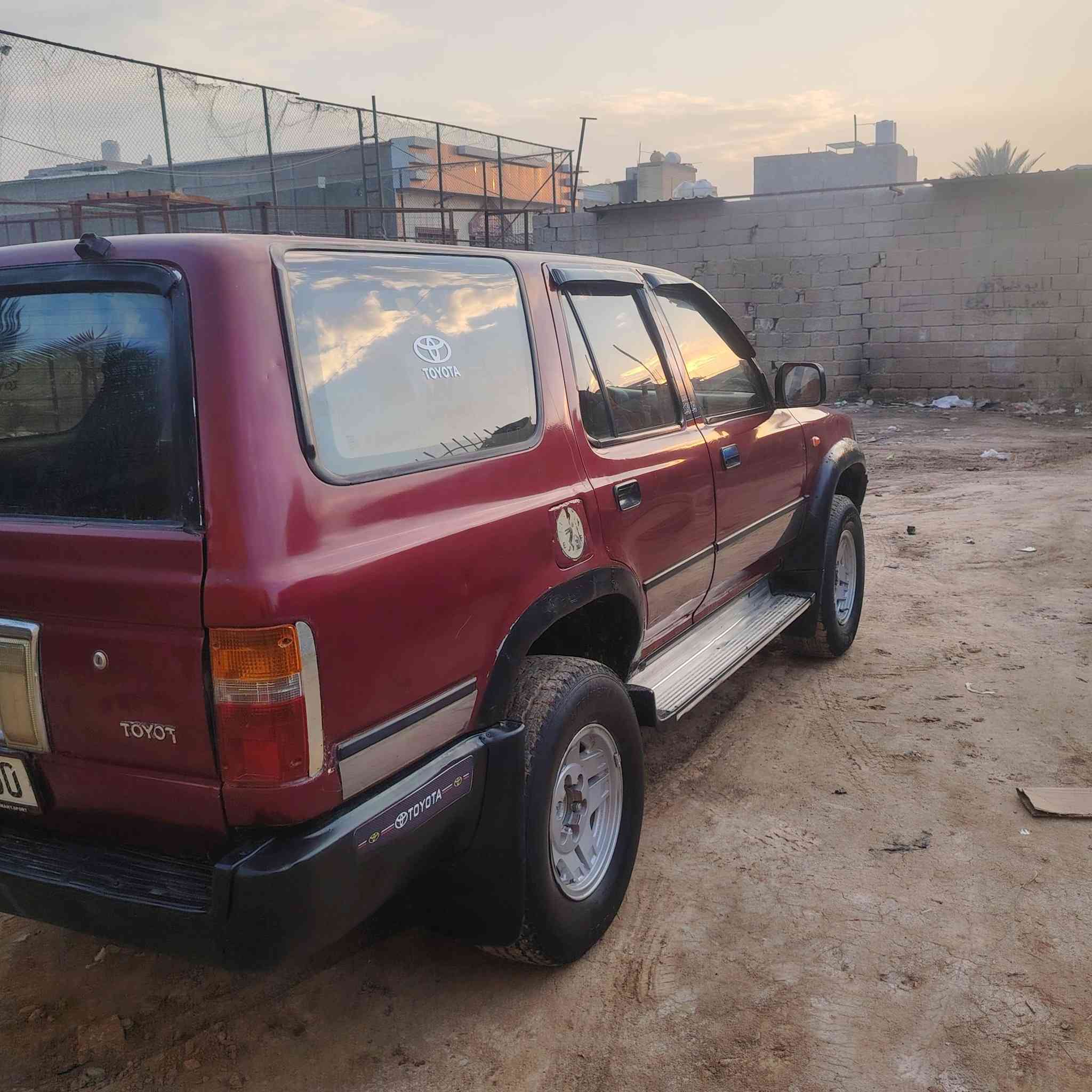 السلام عليكم سياره تيوتا موديل ٩٦ السياره مصبوغه عام جماليه بحاله جيده كير خير من الله مكينه بيهه تبخير كهربائيات كلهه شغاله شاشه كامره تخم تاير صدر خير من الله رقم انكليزي بغداد تحويل مباشر مكان السياره بغداد حي اور السعر 40 وبيها مجال الرقم *********** غير متواجد عل فيس
