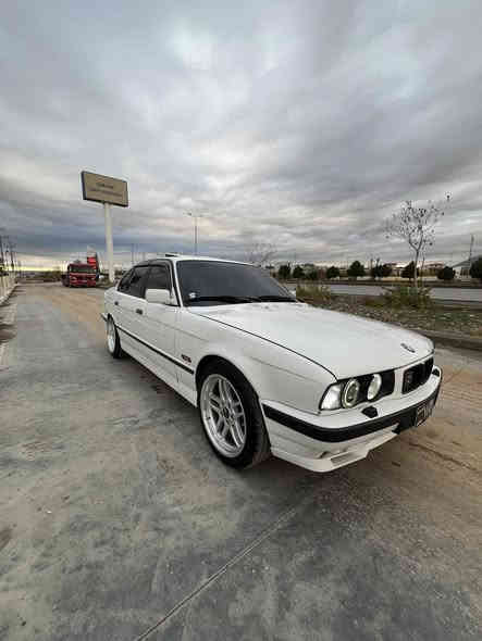 بەناوی خوای گەورە
بیم 525 گیڕە عادی
مودێل 1992
ئاڕام پلاستیکی هەولێر بەشەرتی ئارام ئەولیت
موس بڕاوە دەعم لیدراوی بەشەرتی
سەیارە کە ساردی گەرمی ئیشی دەکات 
سەیارە کە ناو داخلی نۆێەو سلایت
کەملM  گۆشن جڵدە پیش گەورەی یەک دەینار مەسرەف تیدا نیە چوار تایەی وەیل لۆک لەژێر بەشەرتی دەفیتر. سەعر 45 گە ڵە  ڕەقم *********** ڤایبر واتسە ئەپ شوین ڕانیە
