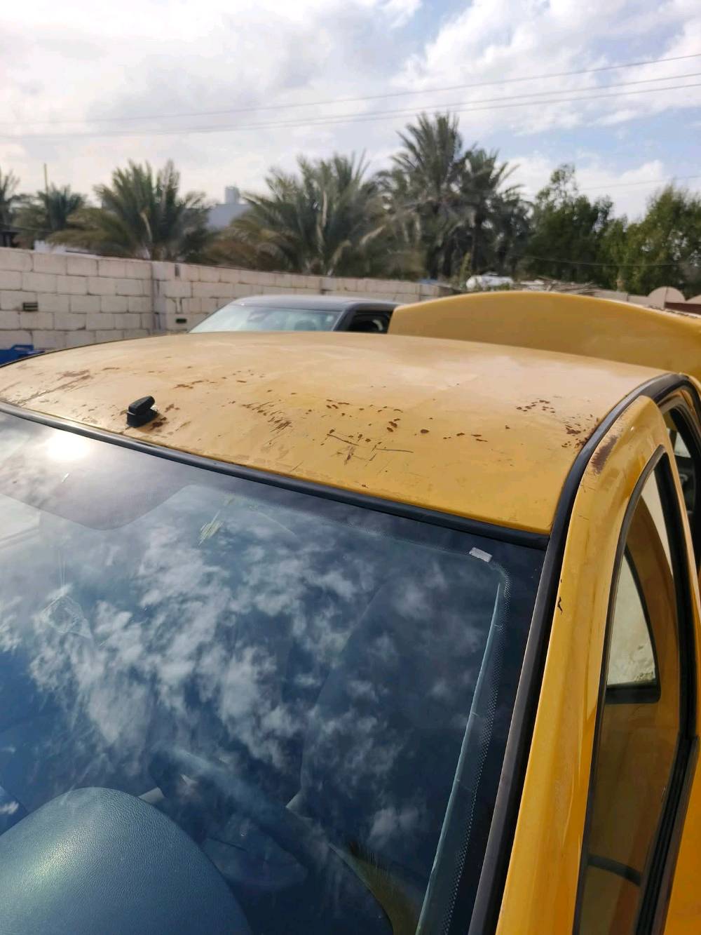 سيارة رينو لوكان 14 مكينة جديدة قبل اسبوعين شديدة تخم تايرات جداد باتري جديد فقط تبريد ما يشتغل مبدل جاملغ اليمن بية بارد بالباب الايسر شوية ملاحضات بال هلال لايسر سيارة بسمي رقم انكليزي مصفرة هية وغرامات بغداد الامين ***********