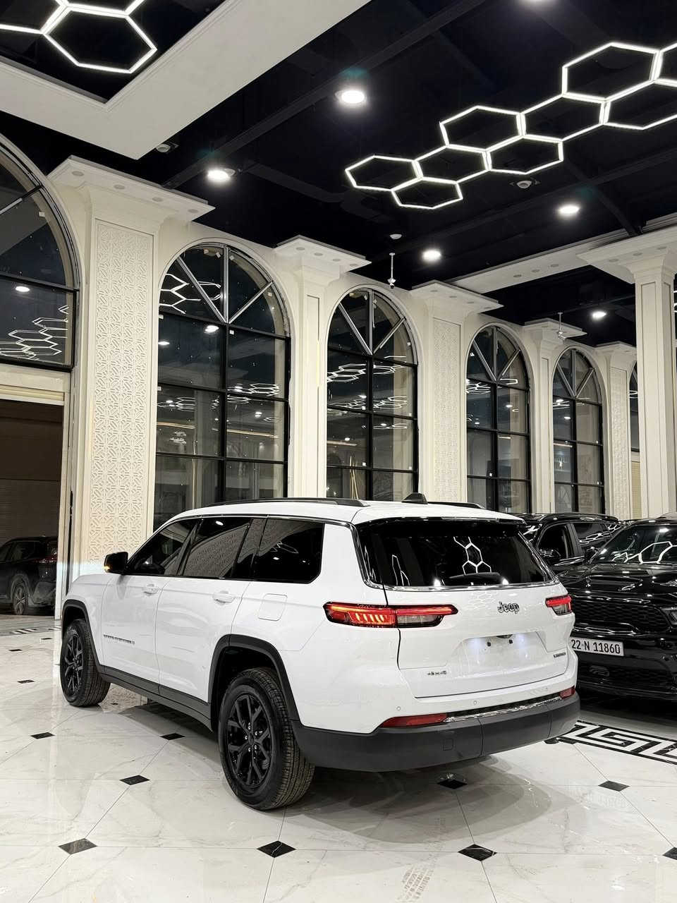 جيب كراند شيروكي وارد امريكي موديل 2023 محرك V6 سلندر مواصفات ليمتد فول فول فقط بدون بانوراما شاشه جبيره كاميره خلفي شاشه امامي الكتروني كشنات خلف شاشات كاميرات🎥خمسه امامي وجانبيات وخلفي وداخلي كشنات خزن كشنات جلد كشنات تتفيه🔥كشنات تبريد❄️كشنات خلف تتفيه🔥استيرن تتفيه🔥كشنات خلف vip سبعه ٧ راكب جامات خلف برداد بلادي تبريد مركزي موبايل📱وايليس بريك بصمه سندوك شفت مريات شفت اشاير مريات رادار جانبيات رادار امامي حساس امامي حساس خلفي لايت ليد زينون ويل كروم تحكم استيرن تحديد سرعه شفتات استيرن فور ويل يعني دبل اكسل بعد هوايه مواصفات بيها سياره مكفوله من اي نواقص كله بشرط ضرر كلش خفيف فقط ربع جملغ امامي حتا دعاميات بلادي بشرط بدون اي ضرر داخلي بدون شخوط بدون تعديل بدون تبديل بدون بقسات بدون شخوط كله بشرط ارباك طاك وراجع سستم بشرط فحص سياره برغي ماناقص بشرط سياره. ماشي ٤٨ الف مكان سياره إربيل شريكه ابو ظبي كارس سعر. 299$🔥😳 سياره بدون رقم تترقم شمالي فقط إذا عندك سياره مراوس هم اراوس حسب قناعتي 

*********** وتساب 
***********. و
