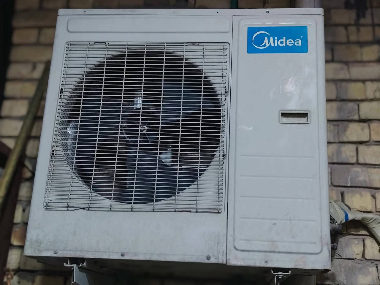سبلت كنتوري ميديا 3طن باب اول مستخدم شي بسيط ماداخل تصليح على الفحص للبيع مكانه بغداد مدينة الصدر للتواصل ***********
