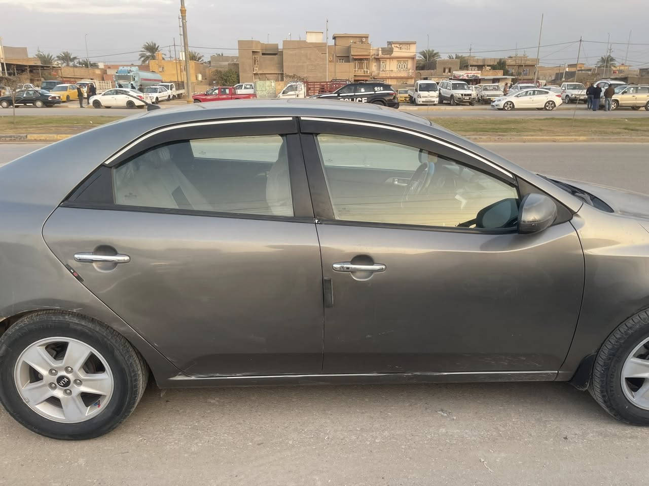 السلام عليكم 
سيراتو ٢٠١١ 
فول مواصفات  بصمه شاشه فتحه سقف اشاير مري تبريد بيانو يدات نيكل ويل كب تحكم ستيرن 
السياره بيه اربع قطع صبغ بدون دواخل 
جاهزه على اخر حبايه من صدر من مكينه جديده 
وكير كله جديد 
مكينه جديده مال حاويه 
سياره جديده كلش بمعنى الكلمه تحويل جديد 
مكاني واسط الصويرة الحفرية 
***********
