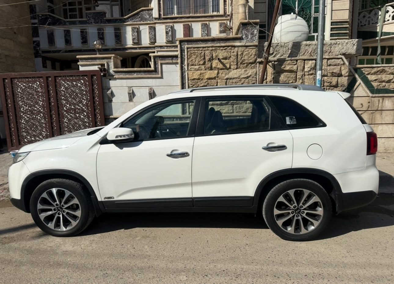 السلام عليكم . للبيع
سورنتو 2013 خليجية 
السيارة مكفولة من الصبغ والتبديل / فقط بارد وشكم رصعة خفيفة 
السيارة جديدة كلش وضع الشركة 
ماشية 112 
رقم بغداد تحويل ثاني يوم 
فور ويل / 6 سلندر / تبريد 3 
مكان السيارة بغداد 
***********
