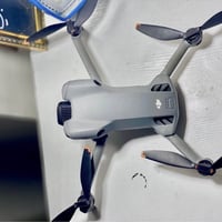 ‎سلام عليكم درون للبيع مني 5برو مستخدم شهر واحد مستعجل عله بيته  وستخد...